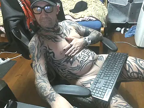 Tomi18cmm2 online show from 11/04/25, 06:40