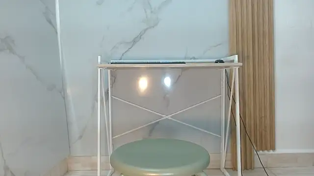 mollyguns online show from 10/18/25, 07:36