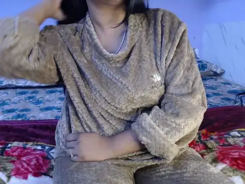 Snapshot of Freya_nia chatting on 12/12/24, 03:37 Freya nia online show from 12/12/24, 03:37