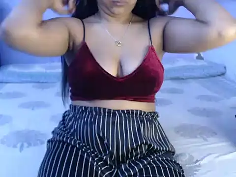 Snapshot of Freya_nia chatting on 01/05/25, 10:32 Freya nia online show from 01/05/25, 10:32