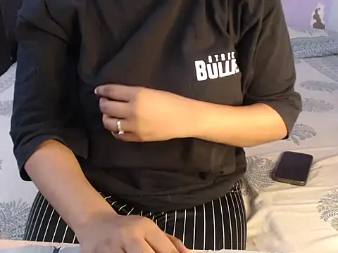 Snapshot of Freya_nia chatting on 01/05/25, 01:47 Freya nia online show from 01/05/25, 01:47