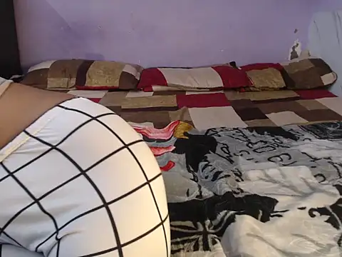 Snapshot of Freya_nia chatting on 01/15/25, 08:41 Freya nia online show from 01/15/25, 08:41