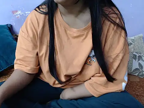 Snapshot of Freya_nia chatting on 11/21/25, 03:33 Freya nia online show from 11/21/25, 03:33