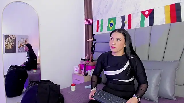 Sofi Perez  online show from 06/24/26, 11:20