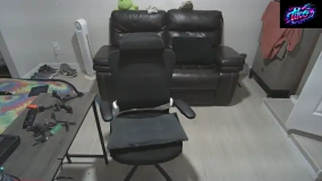 Zander823 online show from 04/17/26, 05:32