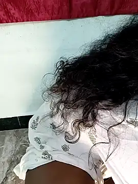 Snapshot of tamilachi4u chatting on 12/27/24, 01:28 tamilachi4u online show from 12/27/24, 01:28