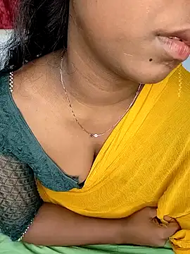 Snapshot of tamilachi4u chatting on 01/05/25, 05:30 tamilachi4u online show from 01/05/25, 05:30