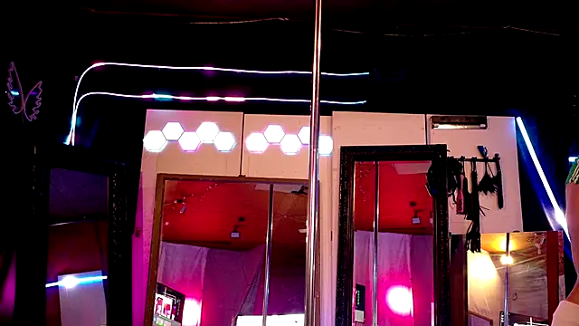 Snapshot of MadisonMarie chatting on 10/12/25, 06:01 MadisonMarie online show from 10/12/25, 06:01