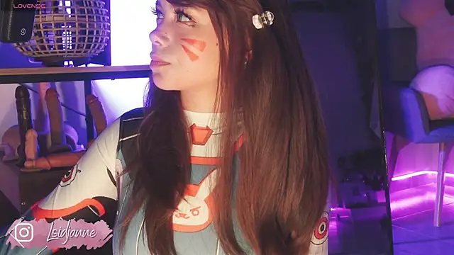 Snapshot of loIijanne chatting on 09/11/25, 03:28 loIijanne online show from 09/11/25, 03:28