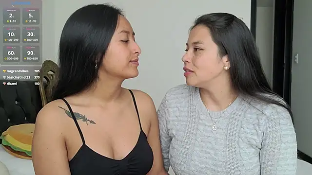 Snapshot of 2SummerLove1 chatting on 12/10/24, 07:11 2SummerLove1 online show from 12/10/24, 07:11