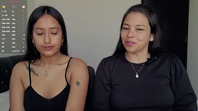 Snapshot of 2SummerLove1 chatting on 12/17/24, 12:43 2SummerLove1 online show from 12/17/24, 12:43