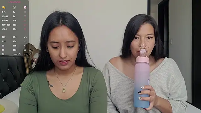 Snapshot of 2SummerLove1 chatting on 01/20/25, 03:39 2SummerLove1 online show from 01/20/25, 03:39