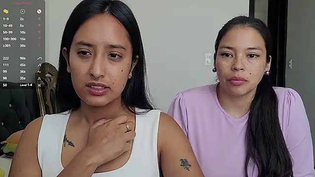 Snapshot of 2SummerLove1 chatting on 01/27/25, 03:18 2SummerLove1 online show from 01/27/25, 03:18