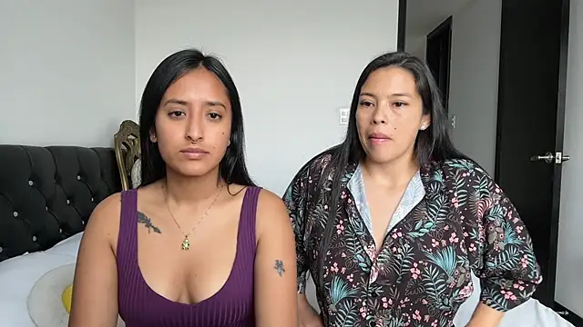 Snapshot of 2SummerLove1 chatting on 02/08/25, 08:10 2SummerLove1 online show from 02/08/25, 08:10