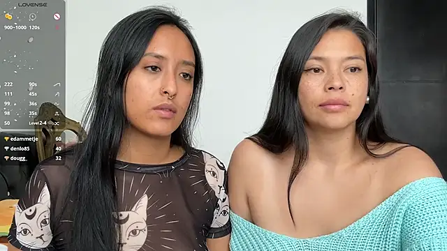 Snapshot of 2SummerLove1 chatting on 02/19/25, 06:32 2SummerLove1 online show from 02/19/25, 06:32