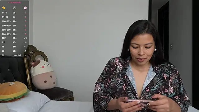 Snapshot of 2SummerLove1 chatting on 03/04/25, 07:32 2SummerLove1 online show from 03/04/25, 07:32