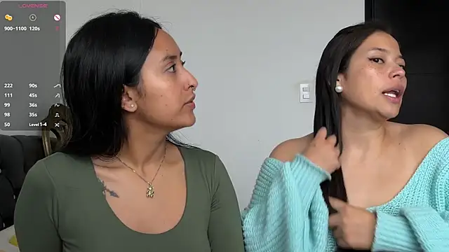 Snapshot of 2SummerLove1 chatting on 03/06/25, 03:13 2SummerLove1 online show from 03/06/25, 03:13