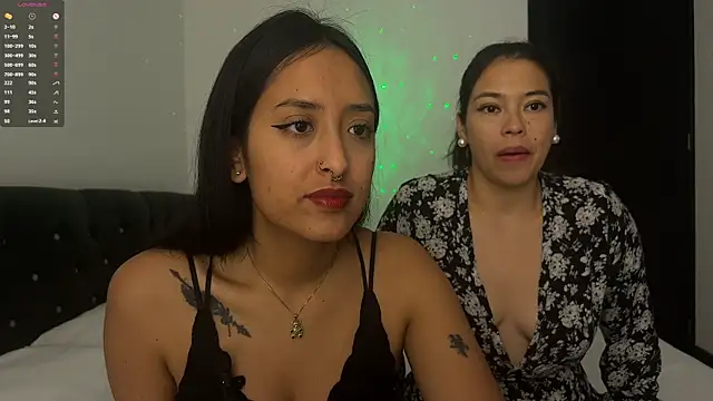 Snapshot of 2SummerLove1 chatting on 03/19/25, 03:40 2SummerLove1 online show from 03/19/25, 03:40