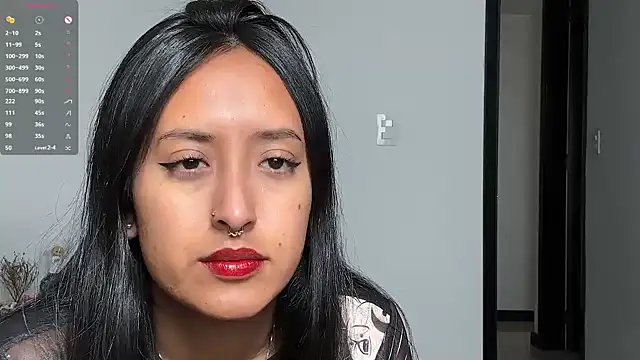 Snapshot of 2SummerLove1 chatting on 03/21/25, 08:29 2SummerLove1 online show from 03/21/25, 08:29