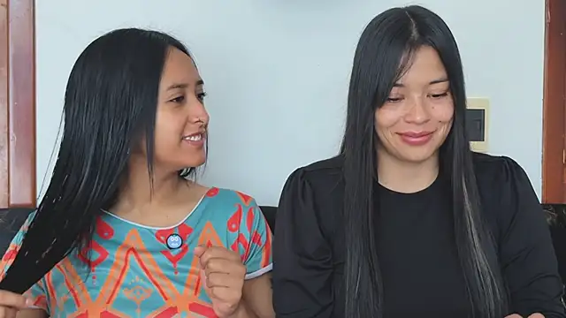 Snapshot of 2SummerLove1 chatting on 11/17/25, 02:34 2SummerLove1 online show from 11/17/25, 02:34