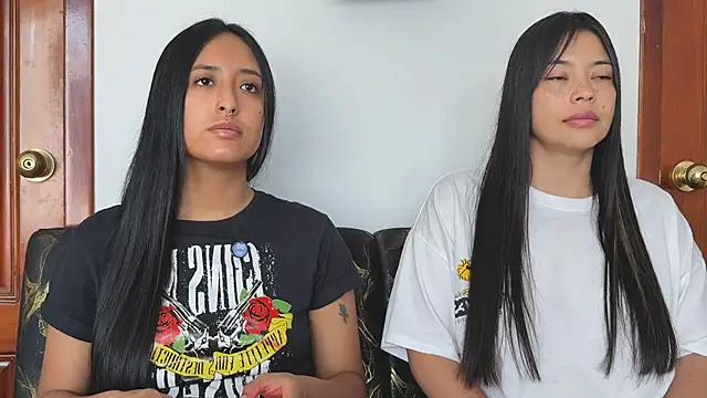 Snapshot of 2SummerLove1 chatting on 11/19/25, 02:39 2SummerLove1 online show from 11/19/25, 02:39