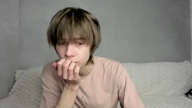 Snapshot of Makentoshi_ chatting on 11/21/25, 12:21 Makentoshi online show from 11/21/25, 12:21