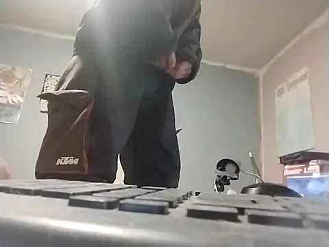 Snapshot of rockpimp chatting on 11/25/25, 02:11 rockpimp online show from 11/25/25, 02:11