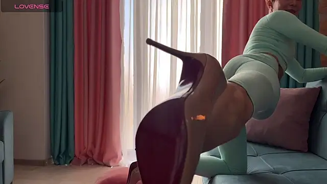 Snapshot of UrGoddessJenny chatting on 12/20/25, 08:54 UrGoddessJenny online show from 12/20/25, 08:54