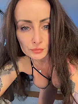 Snapshot of _AHHA_ chatting on 11/01/25, 08:27 AHHA online show from 11/01/25, 08:27