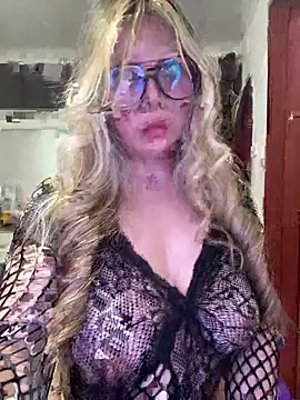 Snapshot of CristalGmez chatting on 07/07/26, 04:15 CristalGmez online show from 07/07/26, 04:15