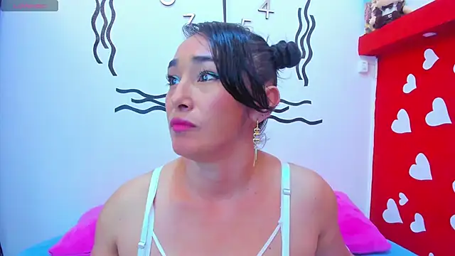 Snapshot of charlotte-11 chatting on 03/21/25, 02:29 charlotte-11 online show from 03/21/25, 02:29