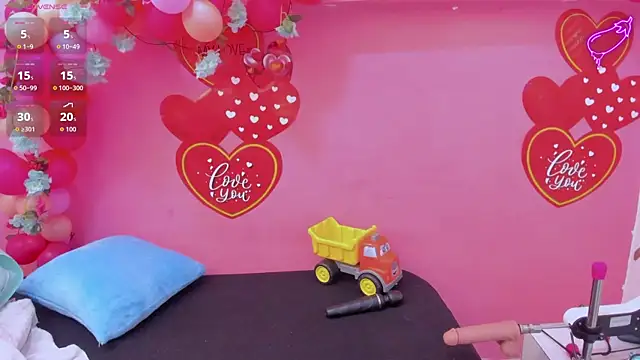 Snapshot of charlotte-11 chatting on 09/16/25, 05:58 charlotte-11 online show from 09/16/25, 05:58