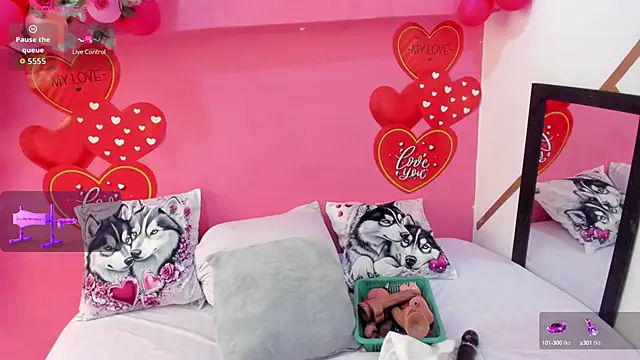 Snapshot of charlotte-11 chatting on 09/21/25, 01:35 charlotte-11 online show from 09/21/25, 01:35