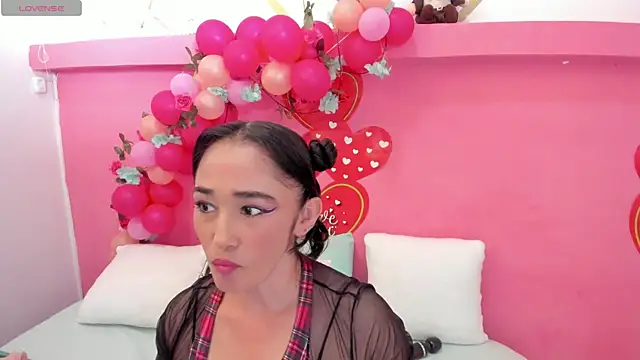 Snapshot of charlotte-11 chatting on 09/25/25, 03:16 charlotte-11 online show from 09/25/25, 03:16