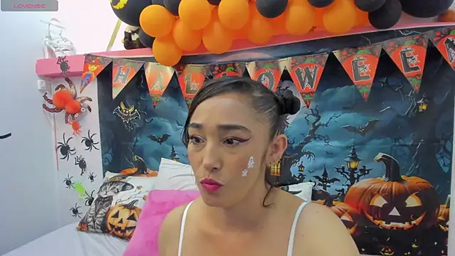 Snapshot of charlotte-11 chatting on 10/10/25, 03:55 charlotte-11 online show from 10/10/25, 03:55