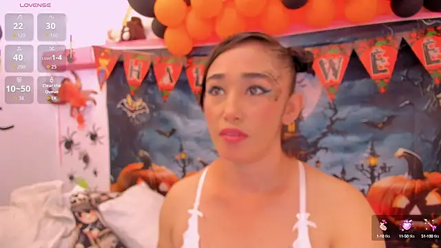 Snapshot of charlotte-11 chatting on 10/16/25, 04:41 charlotte-11 online show from 10/16/25, 04:41