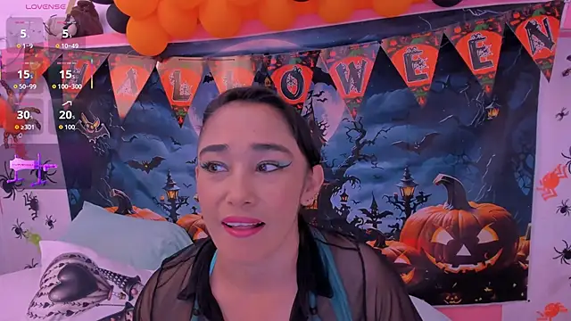 Snapshot of charlotte-11 chatting on 10/20/25, 04:18 charlotte-11 online show from 10/20/25, 04:18