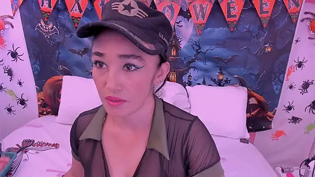 Snapshot of charlotte-11 chatting on 10/21/25, 02:51 charlotte-11 online show from 10/21/25, 02:51