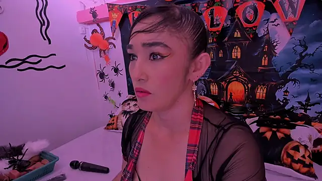 Snapshot of charlotte-11 chatting on 10/24/25, 03:08 charlotte-11 online show from 10/24/25, 03:08