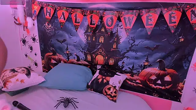 Snapshot of charlotte-11 chatting on 10/25/25, 03:29 charlotte-11 online show from 10/25/25, 03:29