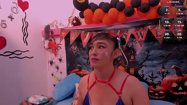 Snapshot of charlotte-11 chatting on 10/29/25, 02:30 charlotte-11 online show from 10/29/25, 02:30