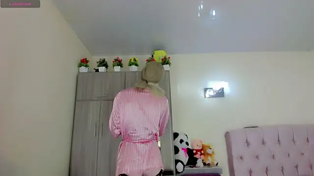 Snapshot of Victoria_Kastelo chatting on 12/12/24, 07:26 Victoria Kastelo online show from 12/12/24, 07:26