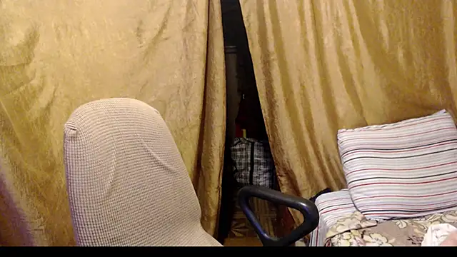Snapshot of _Estelitta_5 chatting on 10/10/25, 01:54  Estelitta 5 online show from 10/10/25, 01:54