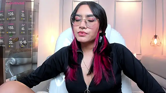 Snapshot of AzuraKindong chatting on 01/07/25, 10:19 AzuraKindong online show from 01/07/25, 10:19
