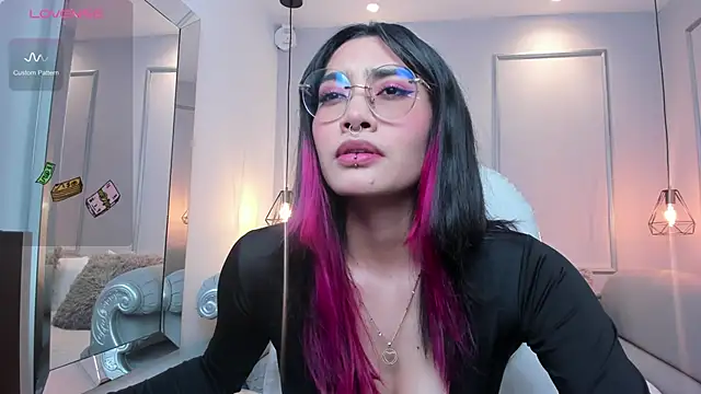 Snapshot of AzuraKindong chatting on 01/14/25, 07:43 AzuraKindong online show from 01/14/25, 07:43