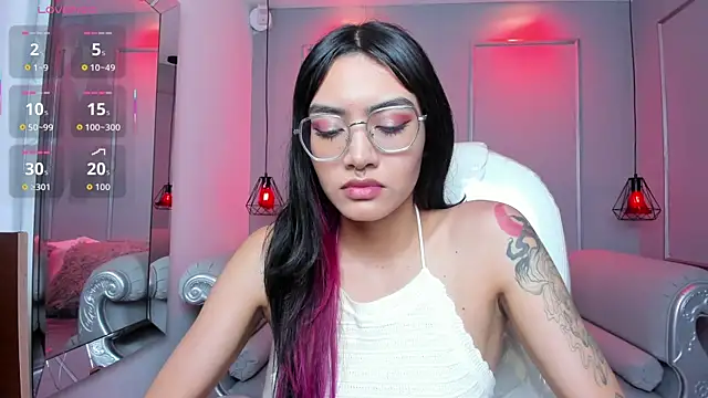 Snapshot of AzuraKindong chatting on 12/18/25, 07:20 AzuraKindong online show from 12/18/25, 07:20