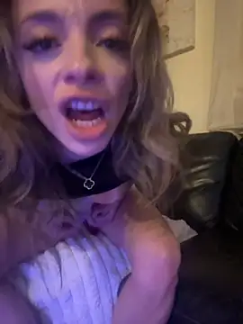 Snapshot of greedybratt chatting on 09/21/25, 05:53 greedybratt online show from 09/21/25, 05:53