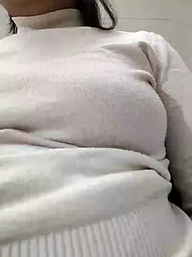 Snapshot of Husnpari20 chatting on 12/15/24, 01:43 Husnpari20 online show from 12/15/24, 01:43