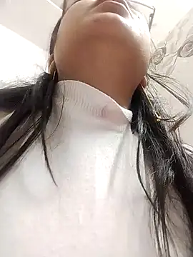 Snapshot of Husnpari20 chatting on 12/25/24, 01:30 Husnpari20 online show from 12/25/24, 01:30