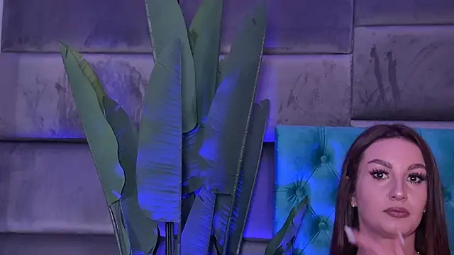 Snapshot of SecretSienna chatting on 11/16/25, 04:07 SecretSienna online show from 11/16/25, 04:07